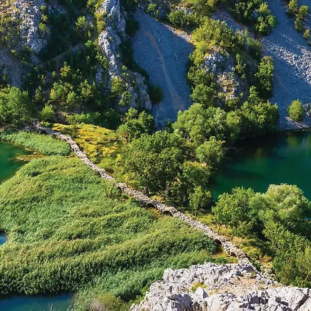 1 Bedroom Lovely In דירה