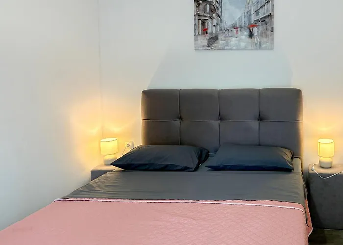 1 Bedroom Lovely In דירה