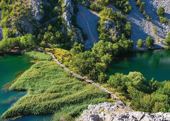 1 Bedroom Lovely In דירה